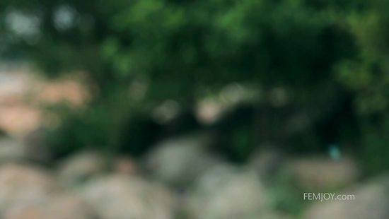 Marvelous outdoor solo by Selena  B