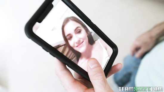 Jessa Blue spreads long legs to enjoy tough nailing