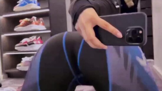 Немного попки)