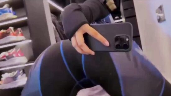 Немного попки)