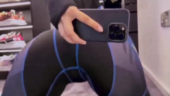 Немного попки)