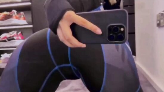 Немного попки)