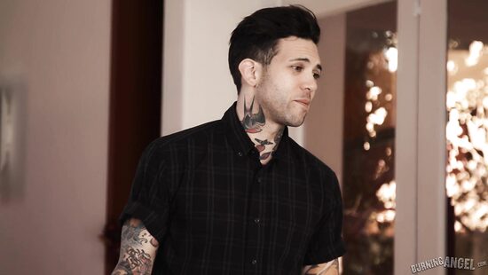 Small Hands likes acrobatically skilled little girls