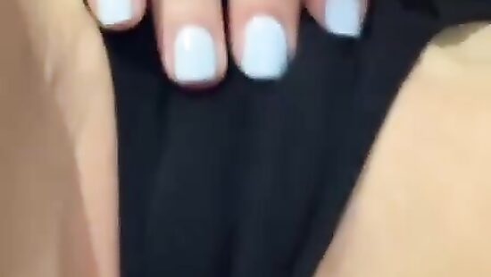 Знакомая шалит)