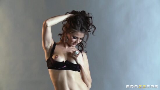 Hot Woman Is Posing And Getting Naked photos