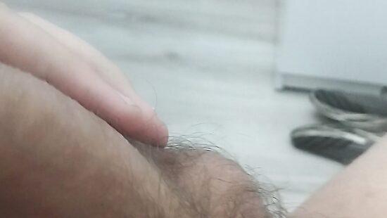 Дрочу член с закрытой головкой