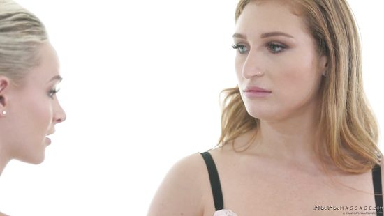 Masseur suits gorgeous women in threesome