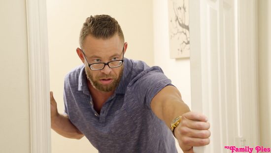 Teen slut fucked with mommy along side