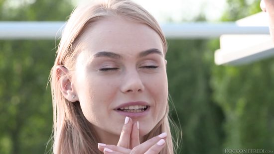 Thin blonde feels perfect on cam