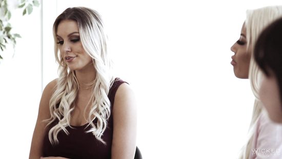 Curvy woman grans younger man's dick for fun