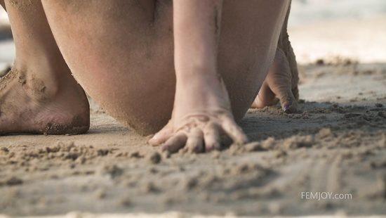 Perfect nudity in soft solo romance