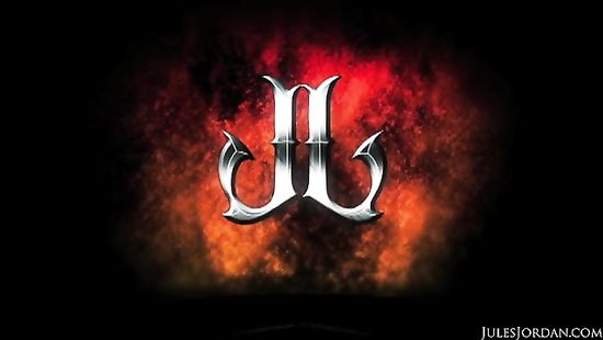 Gagged babe pushes it into her ass