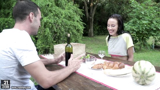 Fine outdoor sex for a petite hon