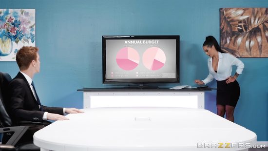 Strong action for a curvy MILf nurse in heats