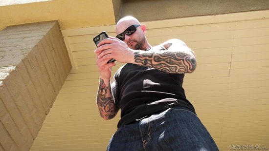 MILF screams with horny man's cock ramming her