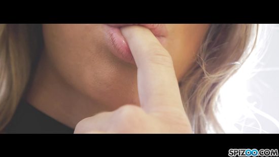 Skinny beauty handles a big dong like a pro