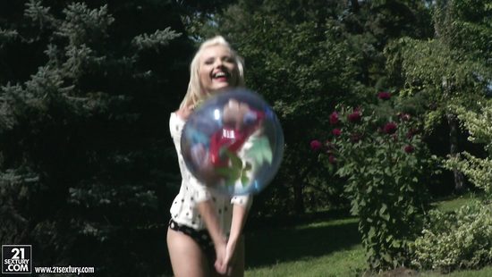 Outdoor sexual fun after she strips and sucks dick