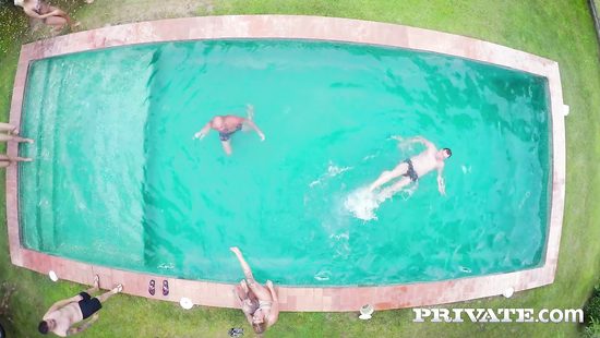 Blondes share big inches in crazy outdoor XXX