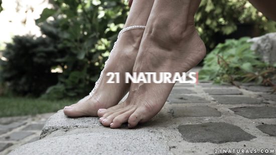 Glorious babe gives a footjob to make her dude cum