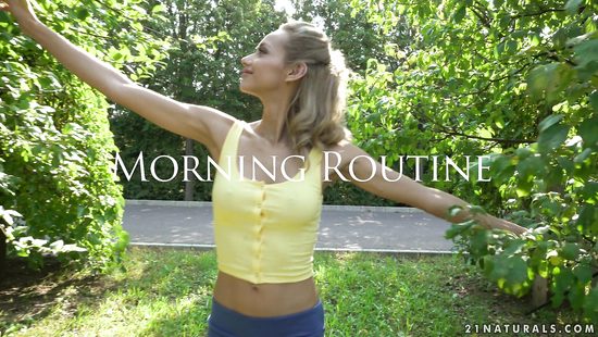 Doggy anal makes her lose her mind