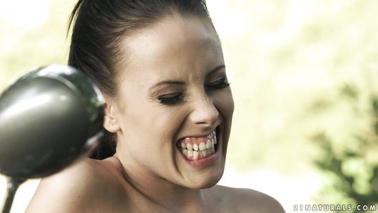 Active girlfriend appreciates intense sex in nature