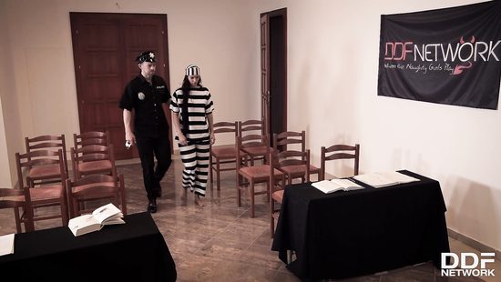 Judge and criminal arrange a group orgy in the court