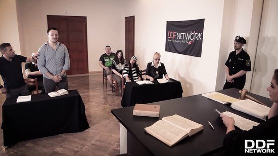 Judge and criminal arrange a group orgy in the court