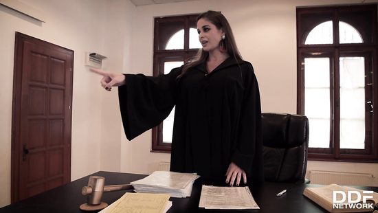 Judge and criminal arrange a group orgy in the court