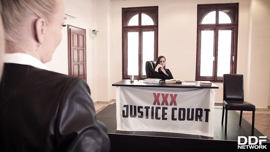 Judge and criminal arrange a group orgy in the court