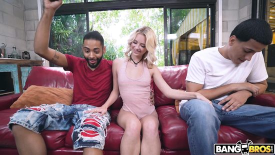 Sex on the casting couch for Riley Star