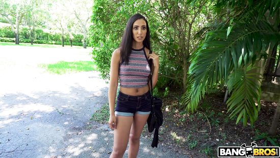 Picked-up bimbo gets finger fucked and screwed in a car