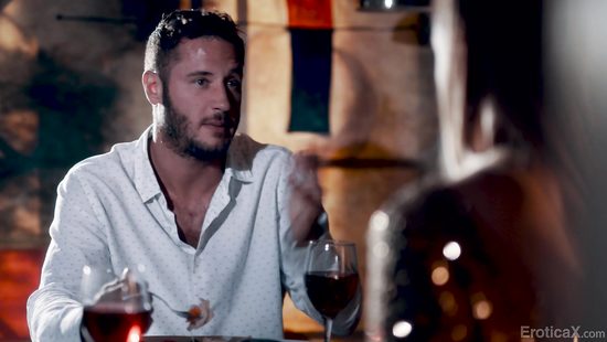 Boyfriend shows her the biggest inches she ever felt