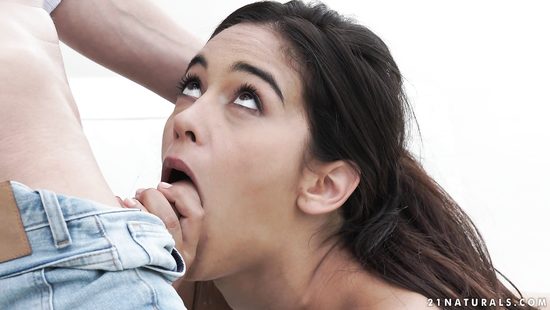 Oversexed girlfriend is in mood to try ass fucking