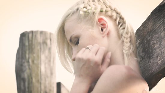 Glamour girl in a hot erotic solo in the countryside