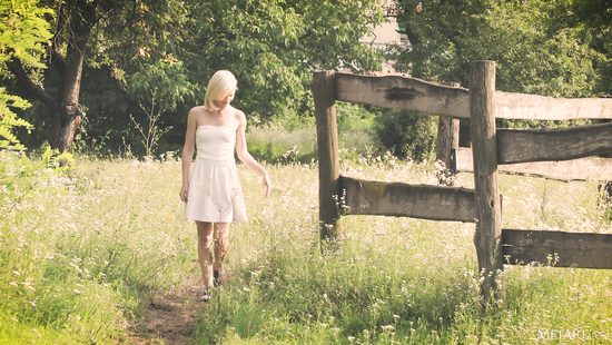 Glamour girl in a hot erotic solo in the countryside