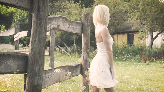 Glamour girl in a hot erotic solo in the countryside