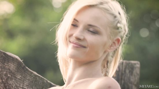 Glamour girl in a hot erotic solo in the countryside