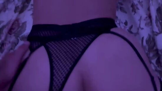 Снял красотку в клубе.