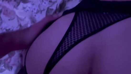 Снял красотку в клубе.