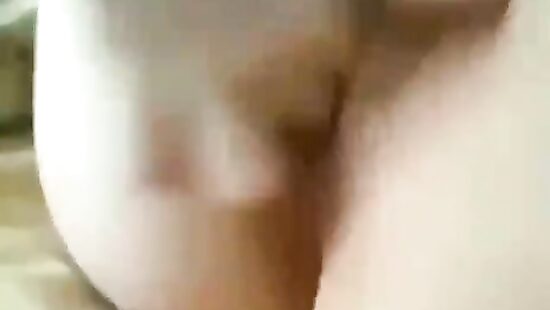 Подружка сестры скинула видео, как она мастурбирует...