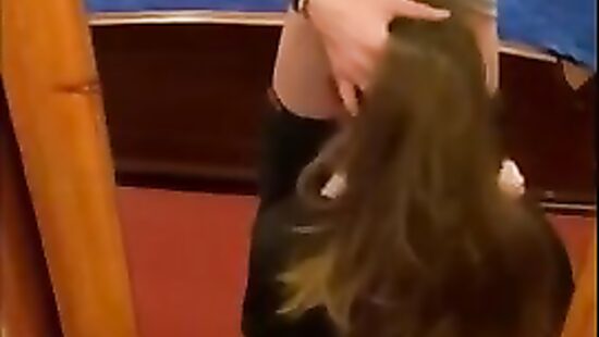 Послушная  сладко полирует хуй на коленях и становится рачком