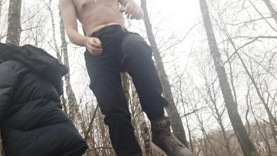 Дрочка в лесу