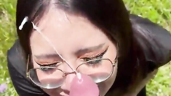 Дал в ротик милашке с сайта