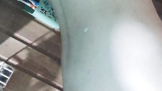 Трахаю в попку любимую в ванной