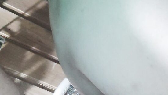 Трахаю в попку любимую в ванной