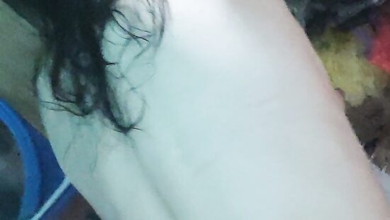 Трахаю в попку любимую в ванной