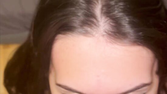 Обкончал лицо милой брюнетки