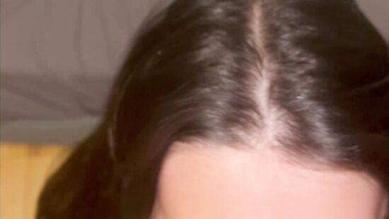 Обкончал лицо милой брюнетки