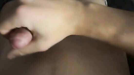 шлюза дрочит свой ствол