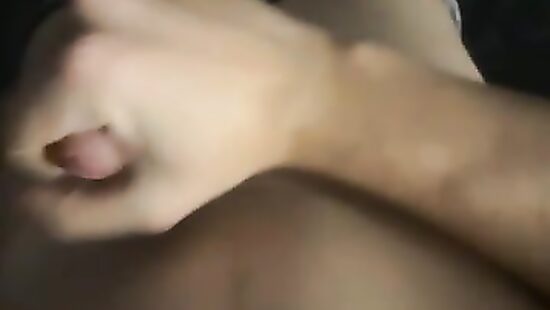 шлюза дрочит свой ствол